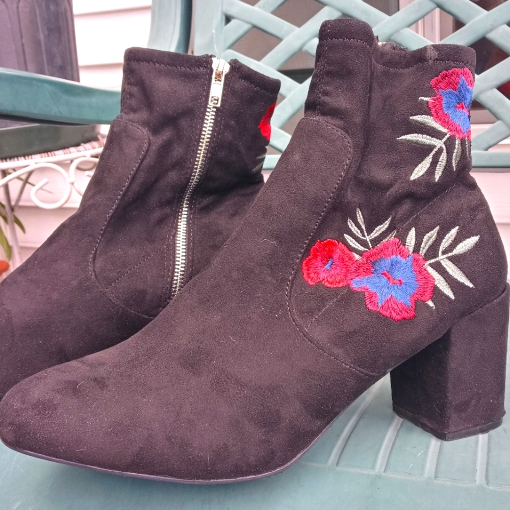 Rampage Black faux suede boots NWOT size 11